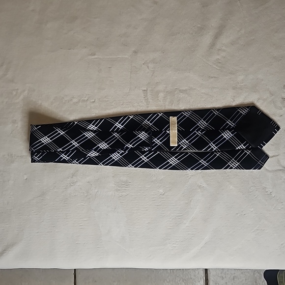 Michael Kors 100% Silk Tie. - Picture 3 of 13